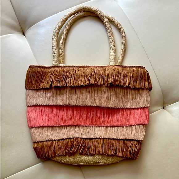 ON THE FRINGE RATTAN HANDBAG - Picture 1 of 8